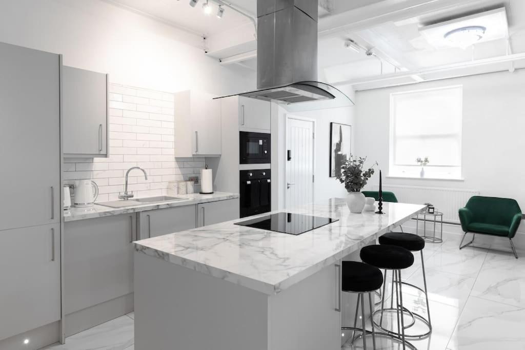 Luxury, Open Plan Apartment Bradford  Bagian luar foto